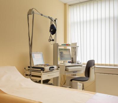 Behandlungsraum Nachsorge Herzschrittmacher - Kardiologische Gemeinschaftspraxis